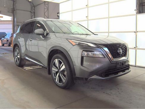 Used 2023 Nissan Rogue SL w/ SL Premium Package image 3