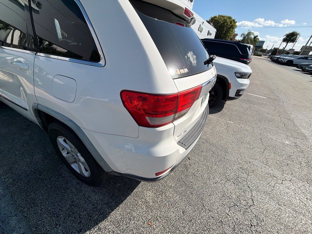 Used 2011 Jeep Grand Cherokee Laredo RWD image 11
