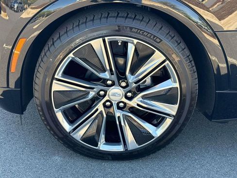 Used 2025 Cadillac Lyriq Luxury AWD/4WD image 12