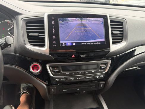 Used 2017 Honda Pilot Touring image 12