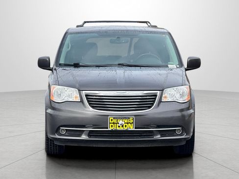 Used 2015 Chrysler Town & Country Touring image 6