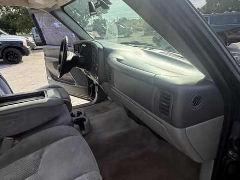 Used 2006 Chevrolet Suburban LS w/ Smart Select Package RWD image 18