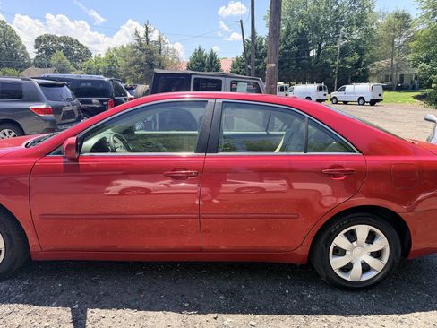 Used 2010 Toyota Camry LE FWD image 4