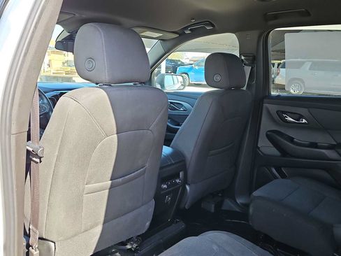 Used 2023 Chevrolet Traverse LT FWD image 16
