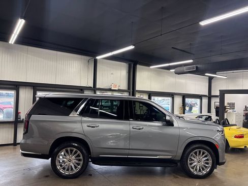 Used 2023 Cadillac Escalade Premium Luxury w/ Performance Package AWD/4WD image 11