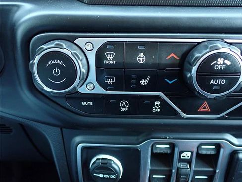 Used 2021 Jeep Gladiator Mojave w/ LED Lighting Group AWD/4WD image 17