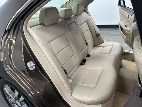 Used 2014 Mercedes-Benz E 350 4MATIC Sedan image 37