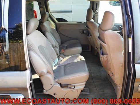 Used 2002 Chrysler Town & Country Limited image 10