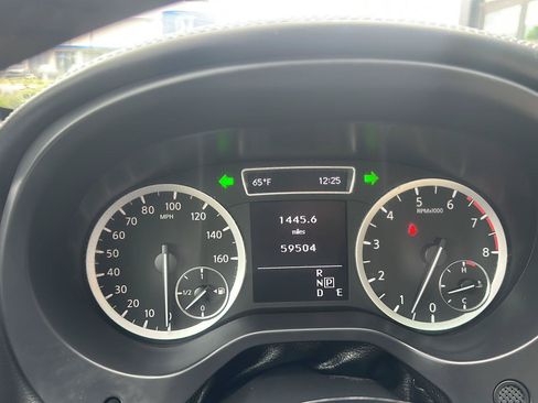 Used 2017 INFINITI QX30 Premium AWD/4WD image 22
