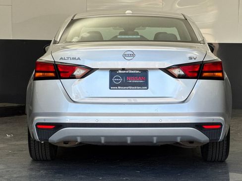 Used 2024 Nissan Altima 2.5 SV image 4