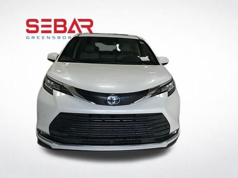 Used 2021 Toyota Sienna XLE FWD image 17