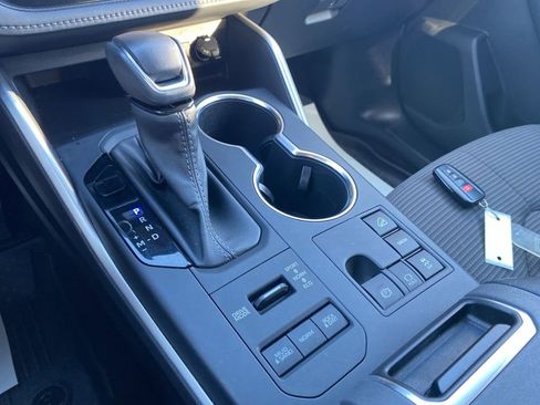 Used 2023 Toyota Highlander LE image 32