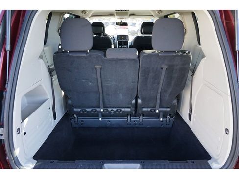 Used 2019 Dodge Grand Caravan SE w/ UConnect Hands-Free Group image 26