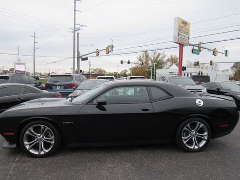 Used 2021 Dodge Challenger R/T image 4