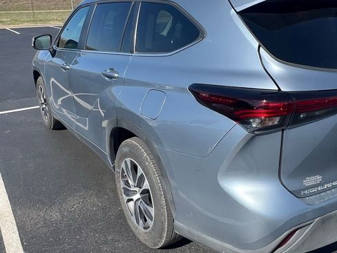 Used 2024 Toyota Highlander XLE FWD image 14