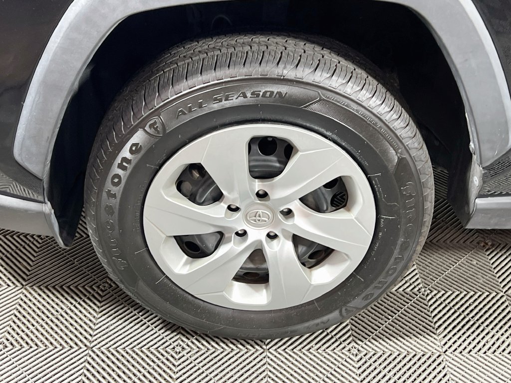 Certified 2022 Toyota RAV4 LE AWD/4WD image 27