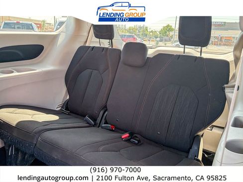 Used 2019 Chrysler Pacifica Touring Plus FWD image 18