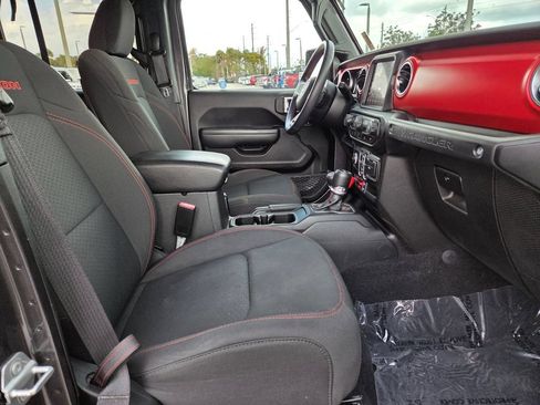 Used 2022 Jeep Wrangler Unlimited Rubicon AWD/4WD image 11