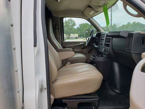 Used 2015 Chevrolet Express 3500 RWD image 16