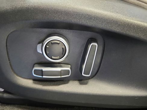 Used 2020 Jaguar F-PACE SVR image 28