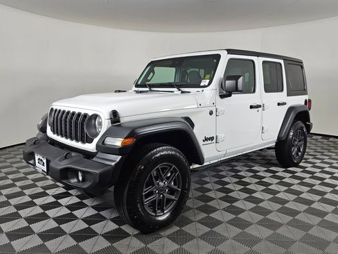Used 2024 Jeep Wrangler Sport S image 7