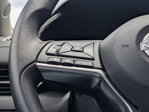 Used 2025 Nissan Sentra SV FWD image 22