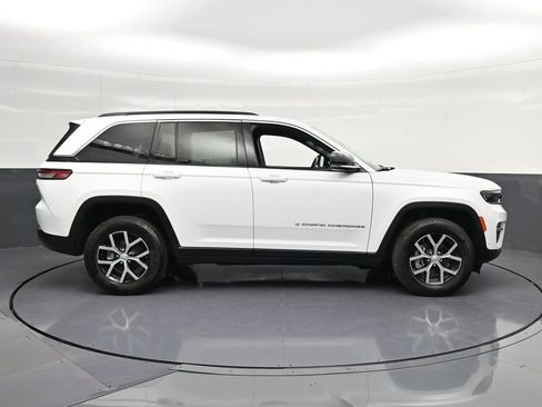 Used 2024 Jeep Grand Cherokee Limited w/ Luxury Tech Group II RWD image 4