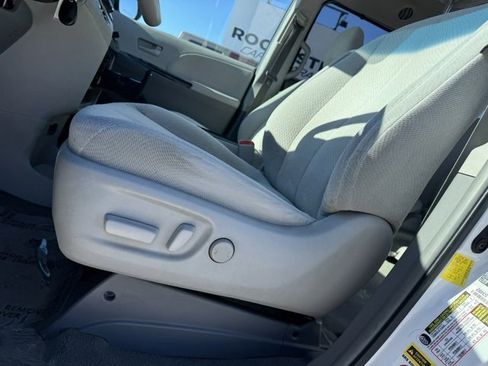 Used 2013 Toyota Sienna LE image 8