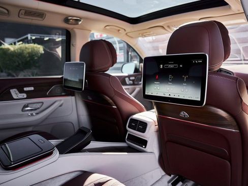 Used 2026 Mercedes-Benz Maybach GLS 600 4MATIC image 39