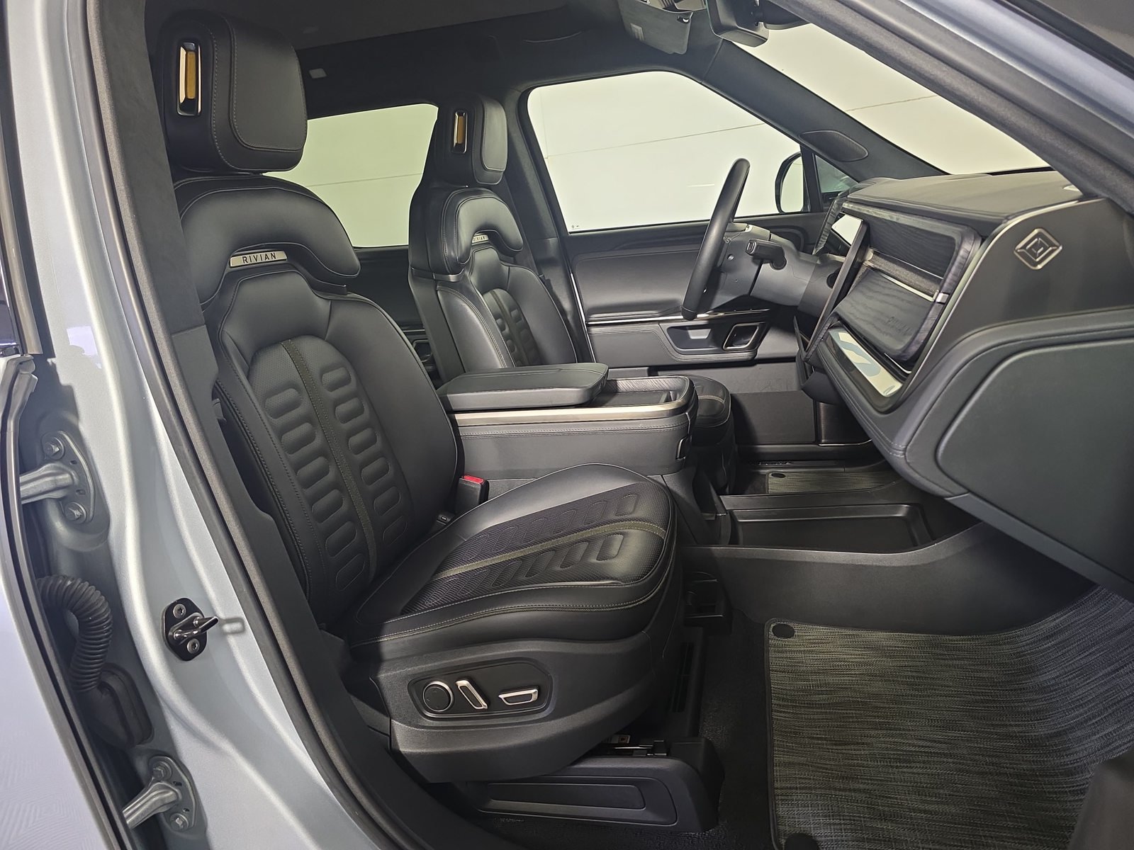 Used 2024 Rivian R1T Adventure Quad AWD/4WD image 23