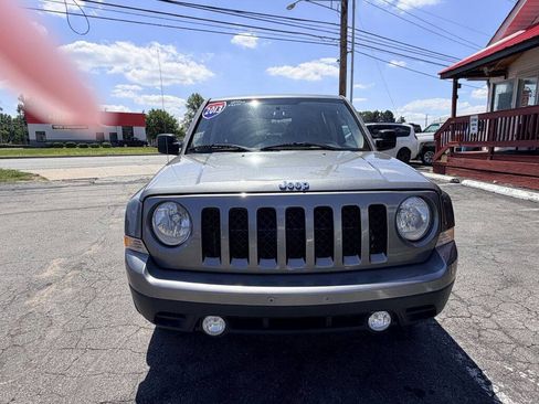 Used 2013 Jeep Patriot Latitude AWD/4WD image 2