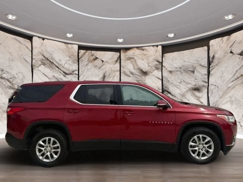 Used 2018 Chevrolet Traverse LT w/ LPO, Floor Liner Package AWD/4WD image 8