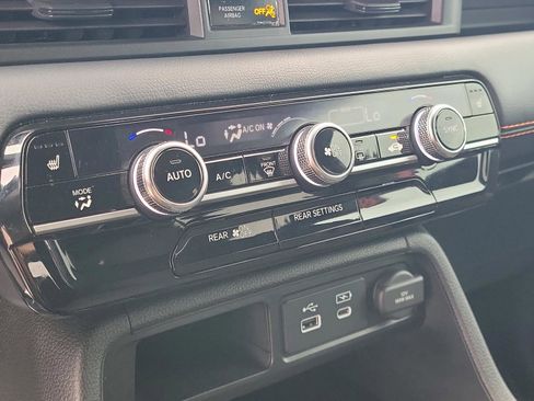 Used 2023 Honda Pilot Sport image 21