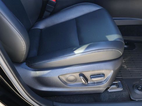 Used 2025 Toyota Crown Signia XLE image 20