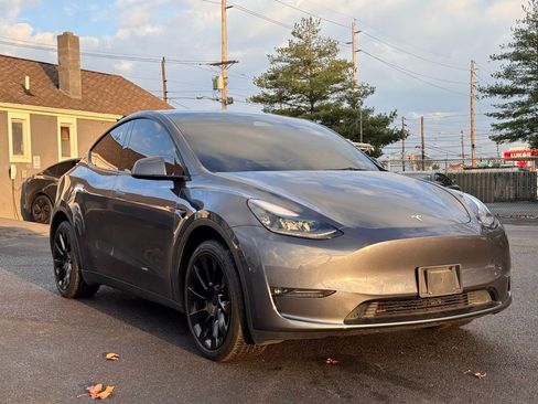 Used 2023 Tesla Model Y Long Range image 1