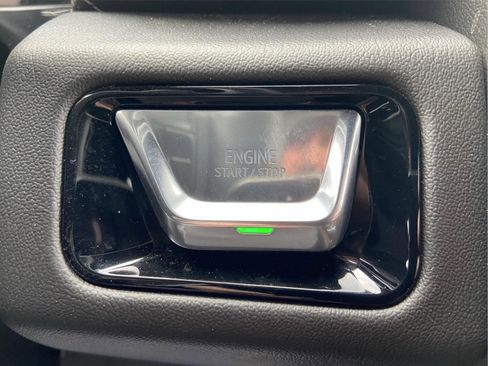 Used 2025 GMC Yukon Denali AWD/4WD image 26
