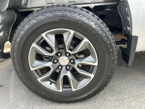 Used 2022 Chevrolet Silverado 1500 LT AWD/4WD image 12