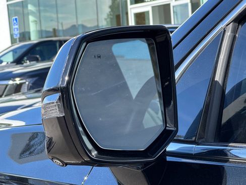 Used 2023 Cadillac Escalade Premium Luxury image 51