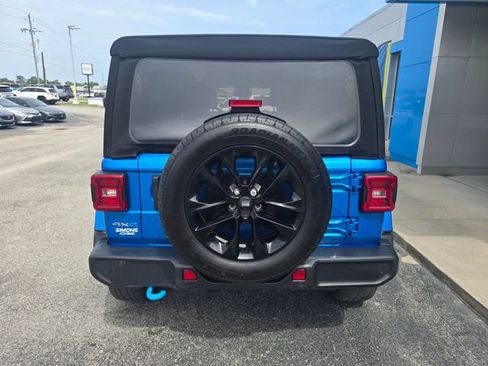Used 2024 Jeep Wrangler Unlimited Sahara w/ Technology Group AWD/4WD image 4