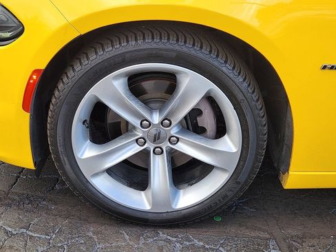 Used 2017 Dodge Charger R/T RWD image 14