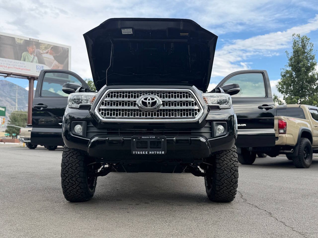 Used 2017 Toyota Tacoma TRD Sport w/ Tow Package AWD/4WD image 60