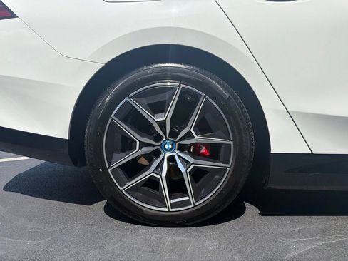 Used 2024 BMW i5 eDrive40i w/ M Sport Package RWD image 10
