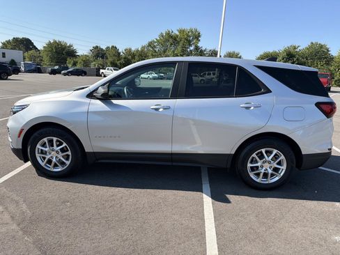 Certified 2022 Chevrolet Equinox LS w/ LS Convenience Package FWD image 4