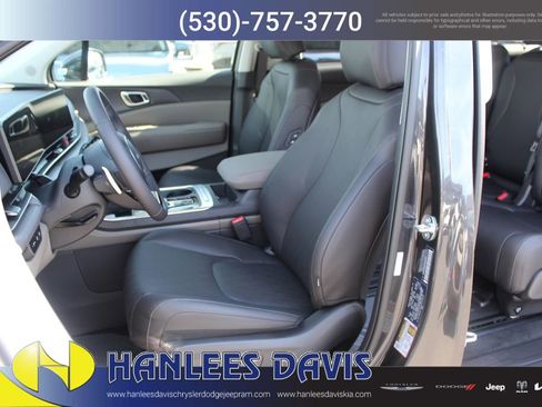 New 2026 Kia Carnival EX image 13