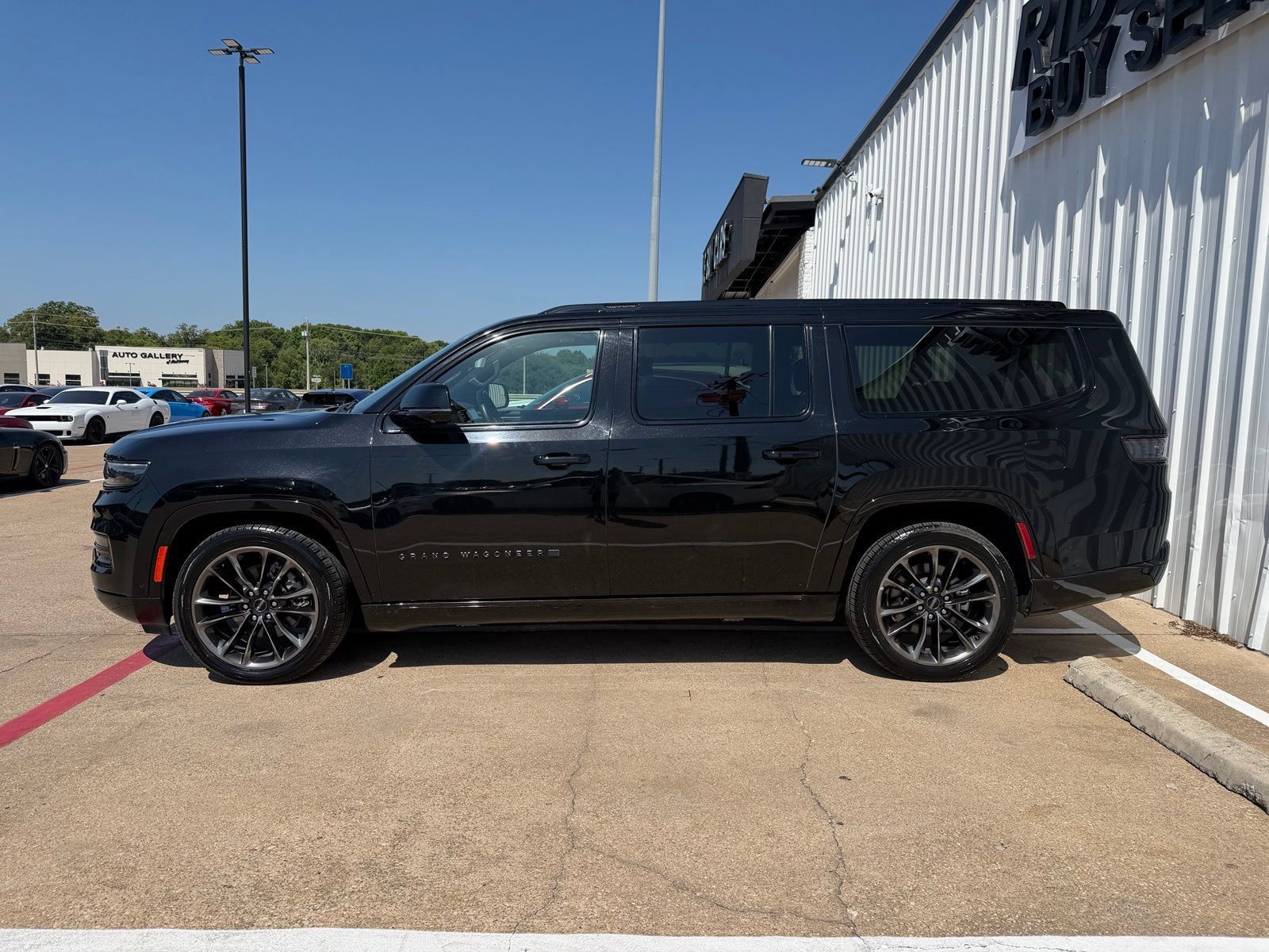 Used 2024 Jeep Grand Wagoneer L Series II w/ Quick Order Packagew 28T AWD/4WD image 3