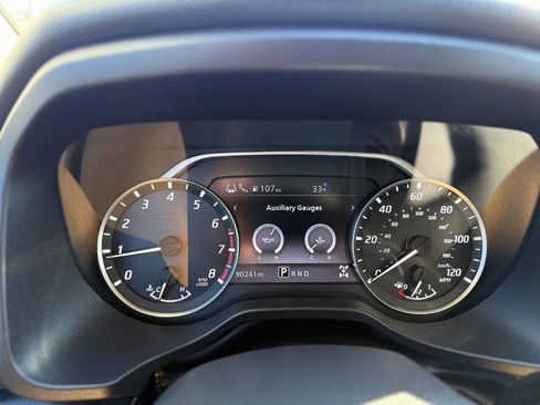 Used 2021 Nissan Titan SV image 20