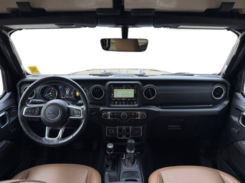 Used 2022 Jeep Wrangler Unlimited Sahara w/ Cold Weather Group AWD/4WD image 19