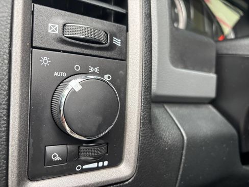 Used 2016 RAM 2500 Tradesman w/ Chrome Appearance Group image 37