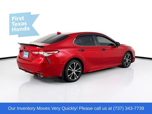 Used 2019 Toyota Camry L image 8