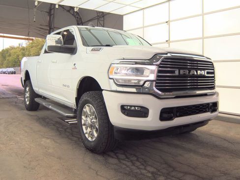 Used 2023 RAM 2500 Laramie AWD/4WD image 2